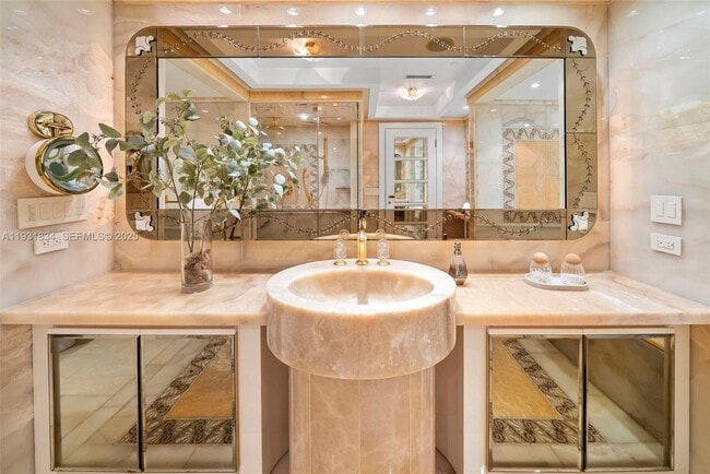 Building Photo - 7471 Fisher Island Dr