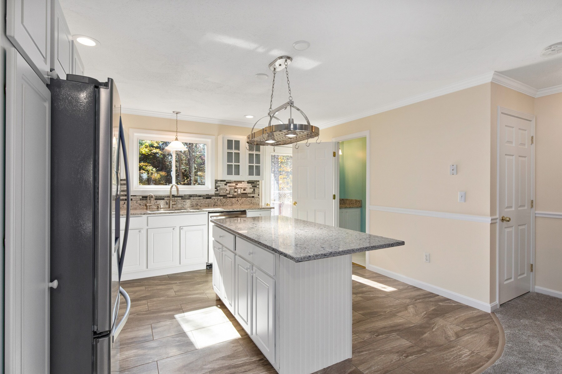 Kitchen - 36 Chandler Ln