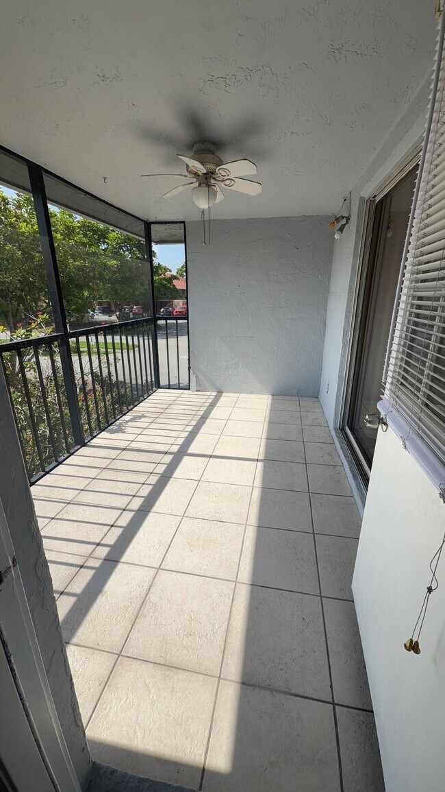 Building Photo - 905 Southridge Rd
