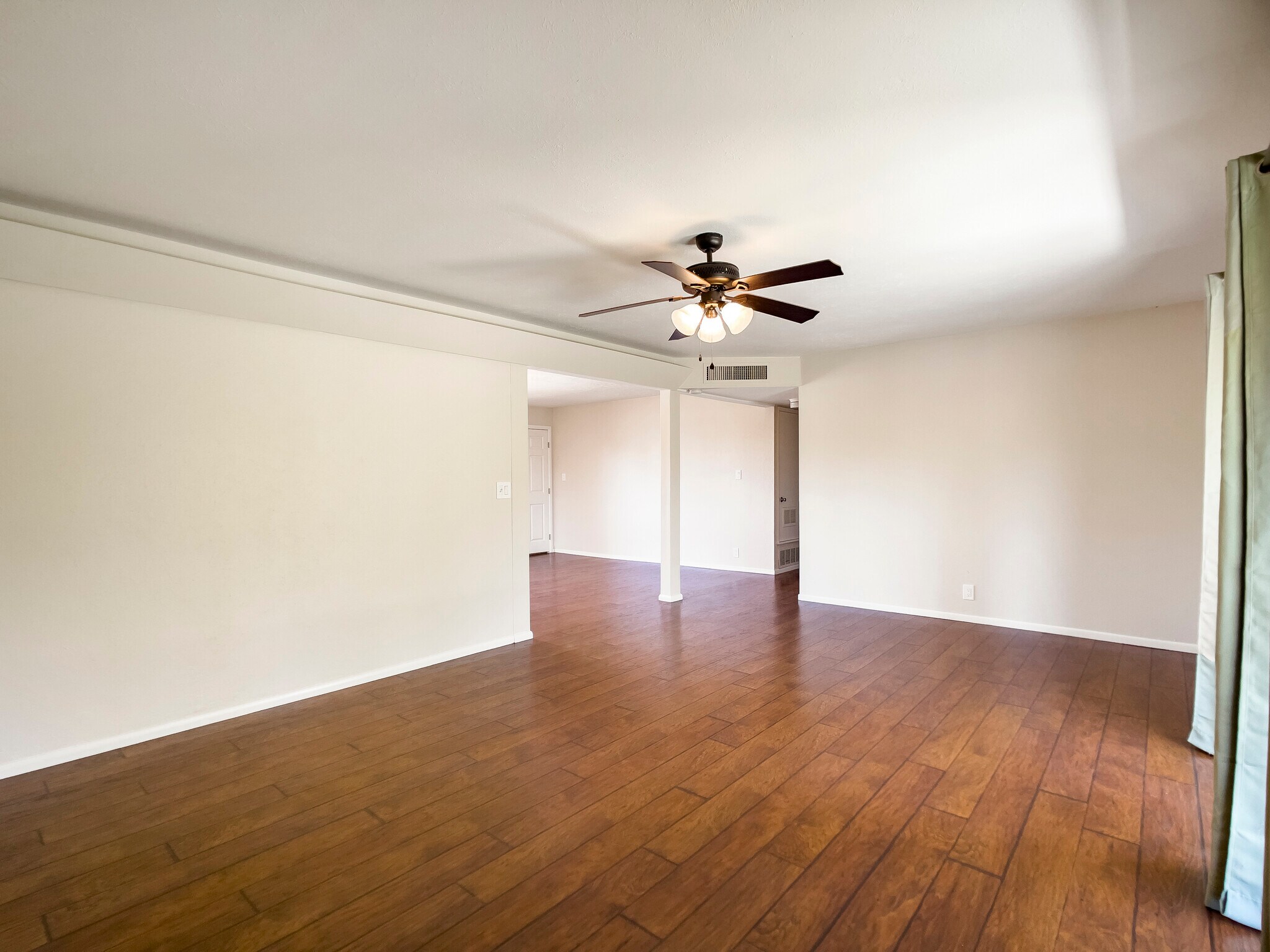 Building Photo - 1913 E El Parque Dr