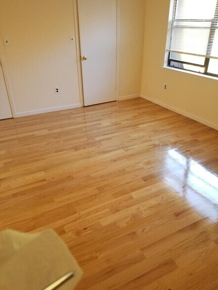 Building Photo - 1410 Normandy Ct