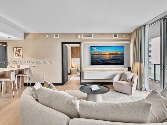 Building Photo - 1300 Brickell Bay Dr