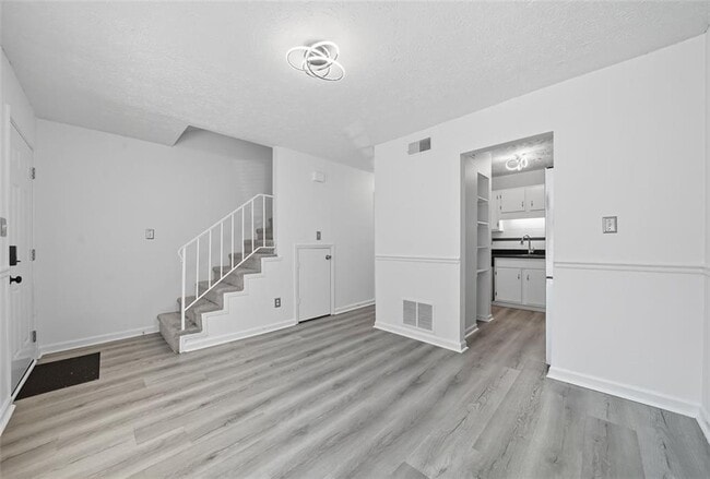 Building Photo - 6615 Sienna Ct