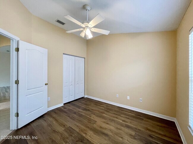 Building Photo - 704 Captains Dr