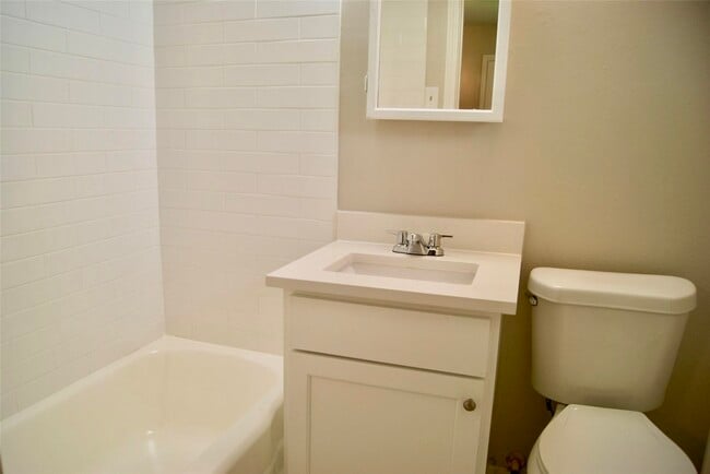 Building Photo - 5711 Southminster Dr