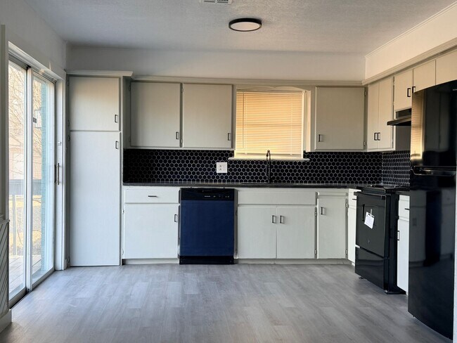 Building Photo - 2331 NW Austin Dr