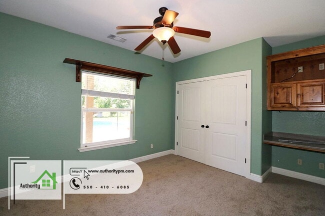 Building Photo - 4750 Pheasant Dr
