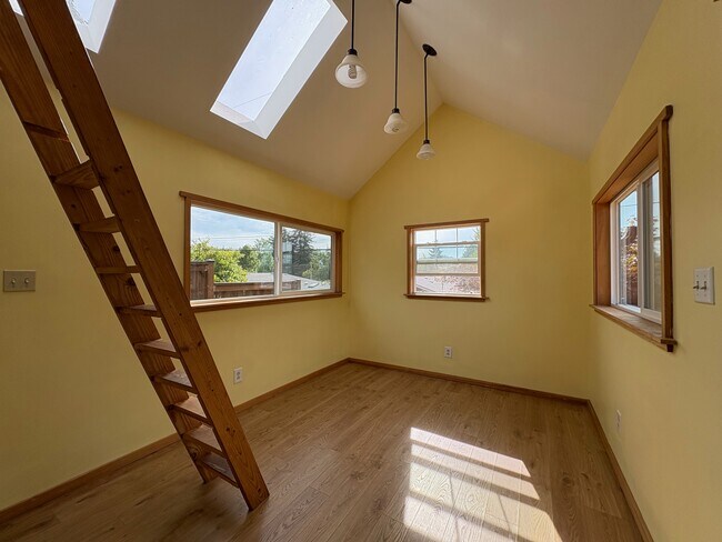 Building Photo - 3230 Onyx St
