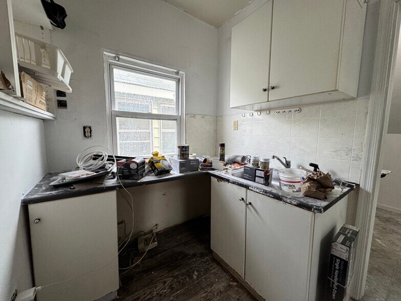 Building Photo - 522 Devon St