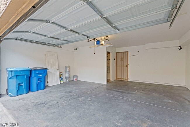 Building Photo - 2212 Silver Pine Dr