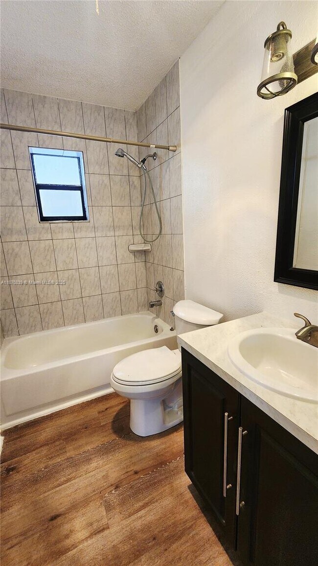 Building Photo - 513 S Ocean Dr