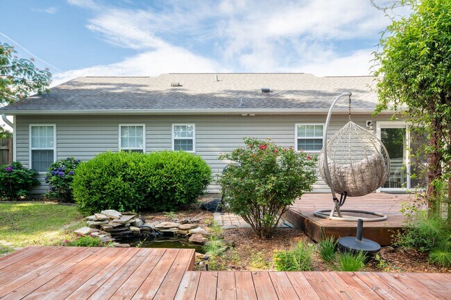 Building Photo - FURNISHED RENTAL FOR 3-12 MONTHS AVAILABLE MID-JUNE