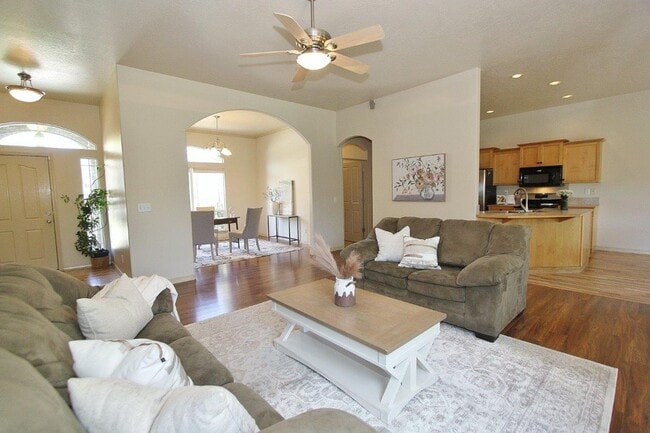 Building Photo - Your New Home Awaits in Bolder Creek! 4bed...