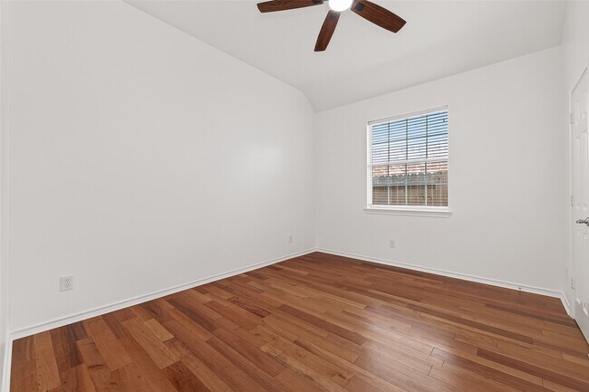 Building Photo - 1015 Longdraw Dr