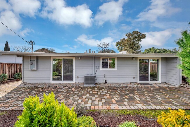 Building Photo - Modern Elegance & Effortless Style l 4BR Santa Clara Home