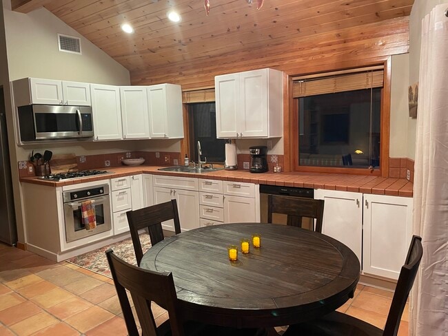 Building Photo - 28625 Willow Rd