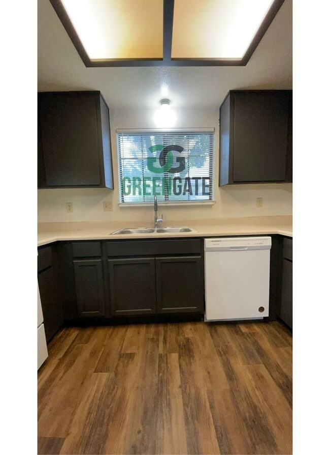 Building Photo - 3517 Woodglen Dr