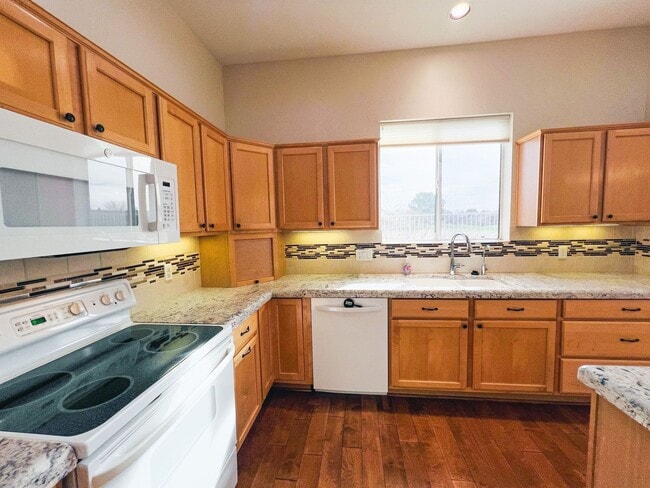 Building Photo - TOWNHOME - CORNVILLE - 55+ COMMUNITY INTHE VILLAS AT VERDE SANTA FE