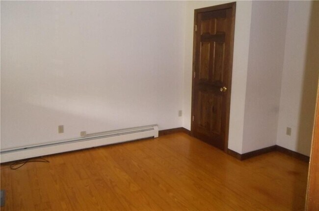 Building Photo - 213 Narrow Ln