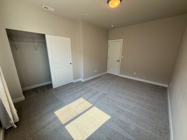 Building Photo - 1416 Baker Hts Lp