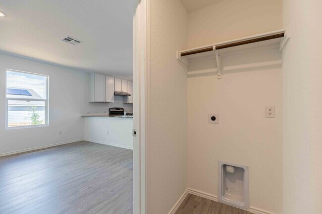 Building Photo - 9143 Coronal Rings