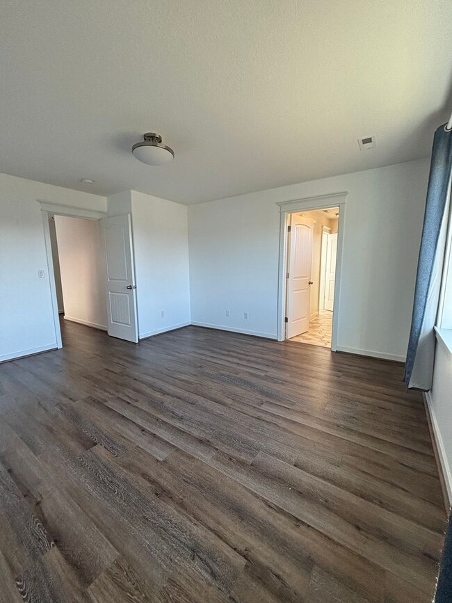 Building Photo - 2 Story Home in the Desirable Columbia Est...