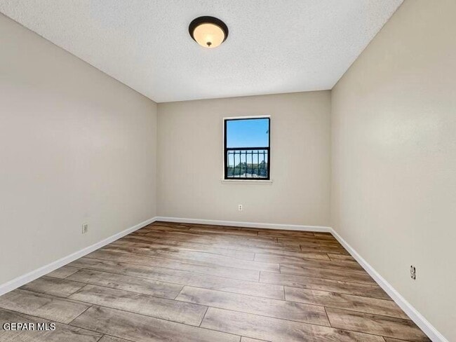 Building Photo - 2153 Trawood Dr