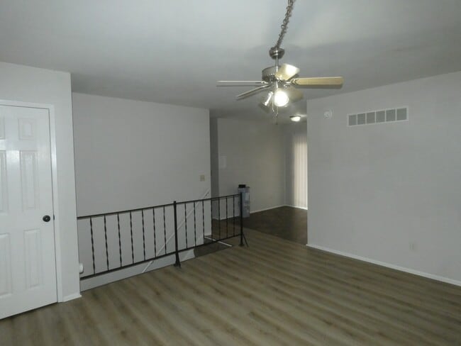 Building Photo - 5045 NE 56th Pl