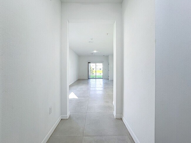 Building Photo - Townhouse For Lease in Saint Cloud