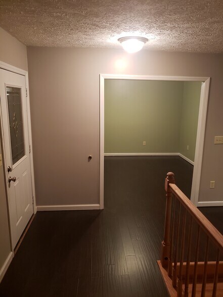 Building Photo - 251 Rembrandt Dr