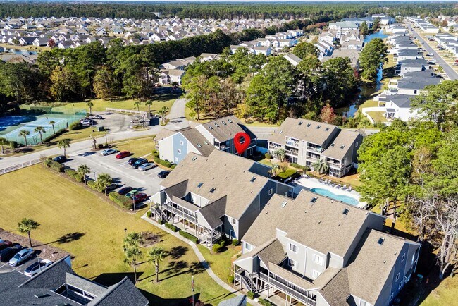 Building Photo - 1st Floor Seasonal Rental Available Octobe...