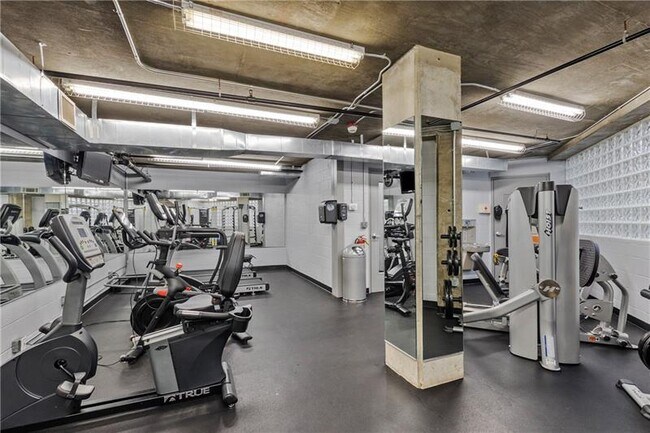 Building Photo - 3235 Roswell Rd NE