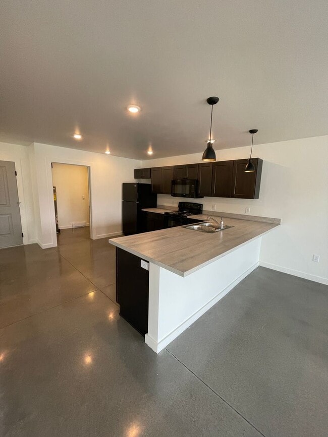Building Photo - 1525 Windrow Dr