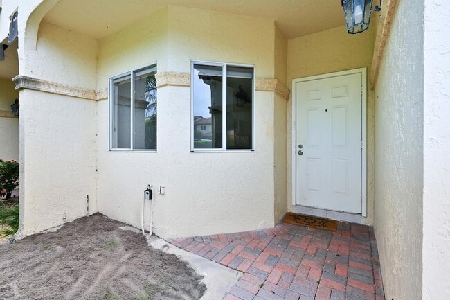 Building Photo - 6817 Via Regina