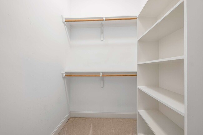 Building Photo - 6 Portrush Ct