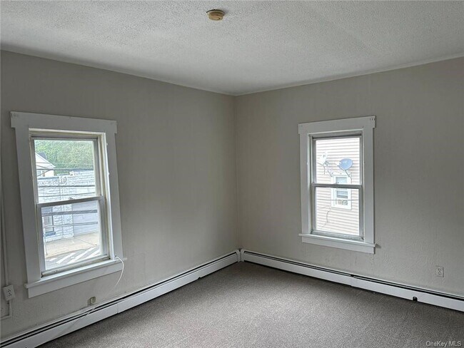 Building Photo - 143 Main St