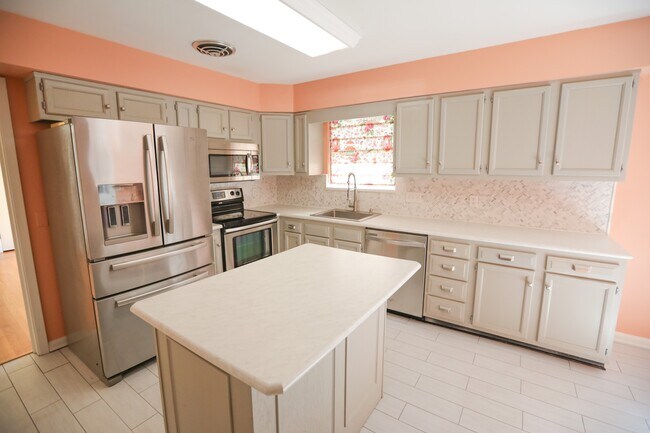 Building Photo - 2240 Jose Cir W