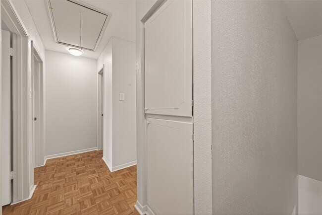 Building Photo - 6404 Burgoyne Rd