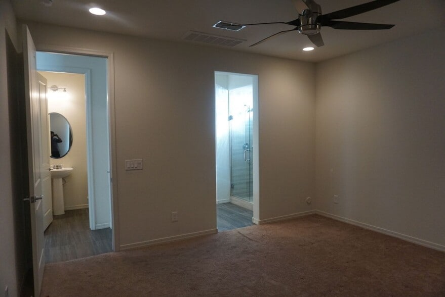 Building Photo - 6322 S 24th Pl