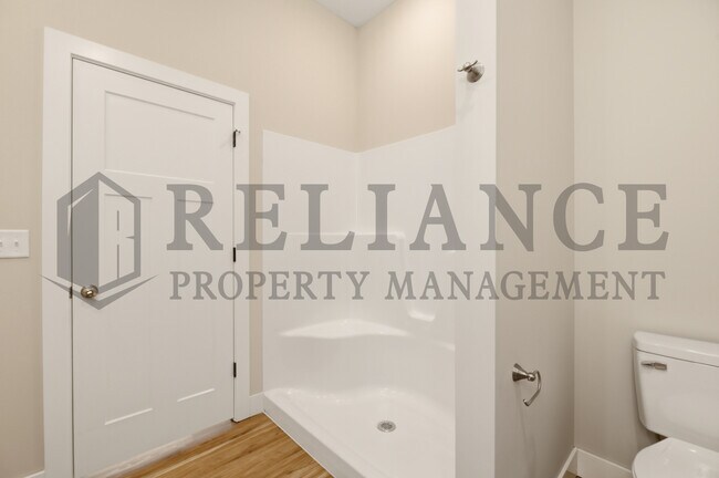 Building Photo - 619 Elmwood St