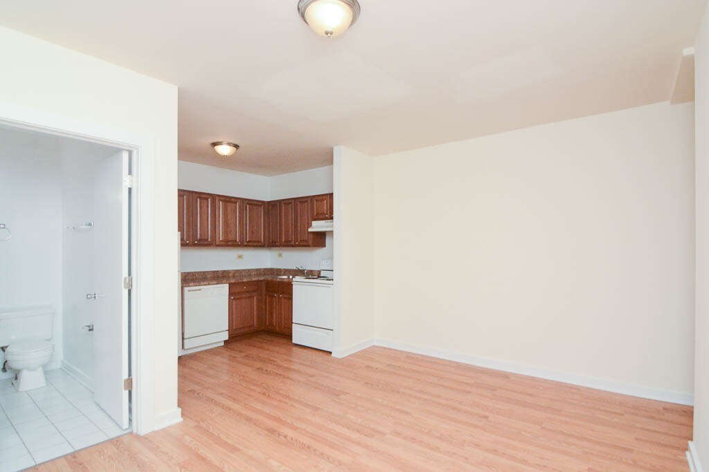 Building Photo - 1850 N Humboldt Blvd