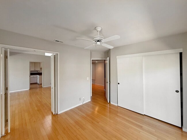 Building Photo - SD: Bright 2BD/2BA Condo in Vista with Community Pool, Private Patio & In-Unit Laundry