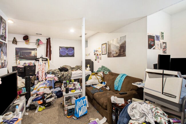 Building Photo - 716 e kingsley-