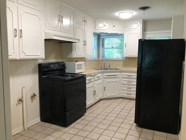 Building Photo - Waco Home!