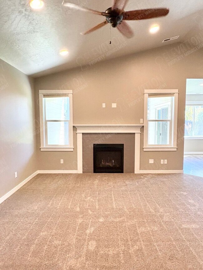 Building Photo - 60868 SE Sweet Pea Dr