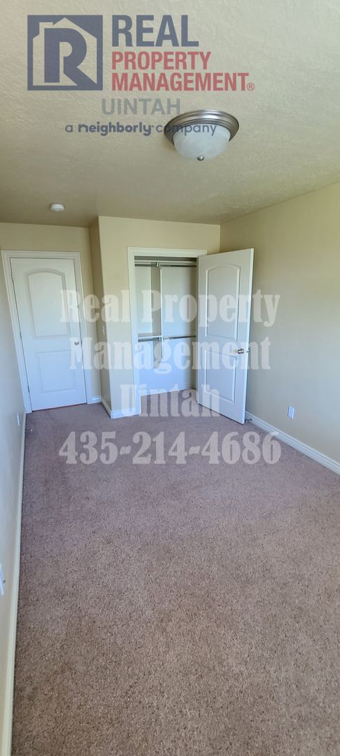 Building Photo - 431 E Gray Fox Ln
