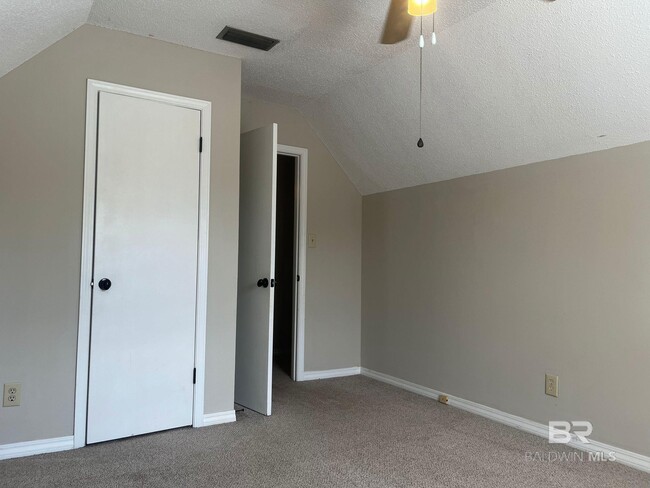 Building Photo - 600 Cheshire Ln