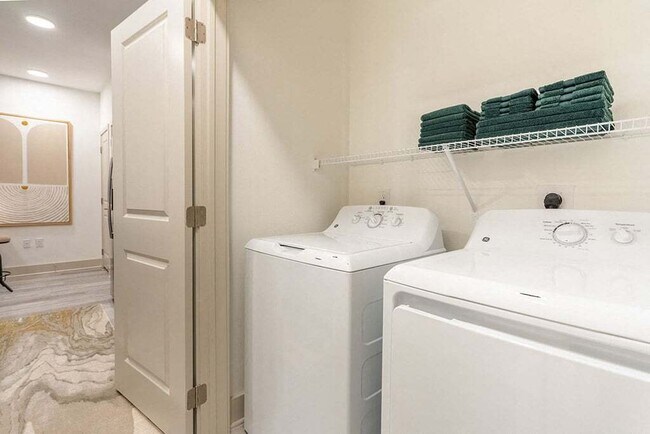 Building Photo - Move-In Special! 8 Weeks Free + $500 Off