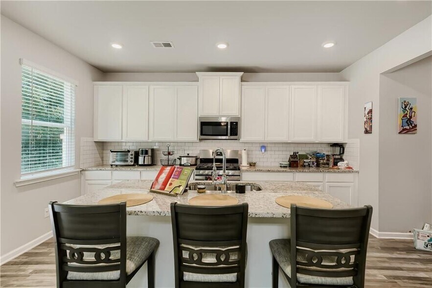 Building Photo - 378 Paden Way