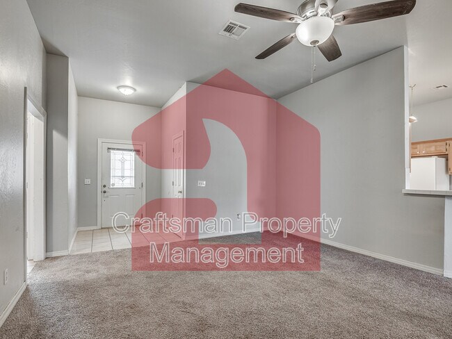 Building Photo - 2707 Silvertree Dr
